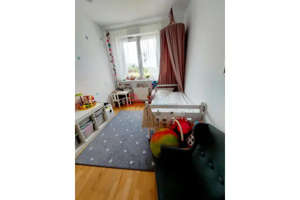 Poznań, Poznań-Stare Miasto, Piątkowo, os. Stefana Batorego, Tuż przy pętli tramwajowej na Piątkowie