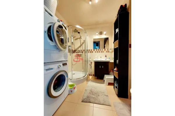 Poznań, Poznań-Stare Miasto, Piątkowo, os. Stefana Batorego, Tuż przy pętli tramwajowej na Piątkowie