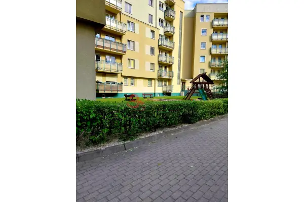 Poznań, Poznań-Stare Miasto, Piątkowo, os. Stefana Batorego, Tuż przy pętli tramwajowej na Piątkowie